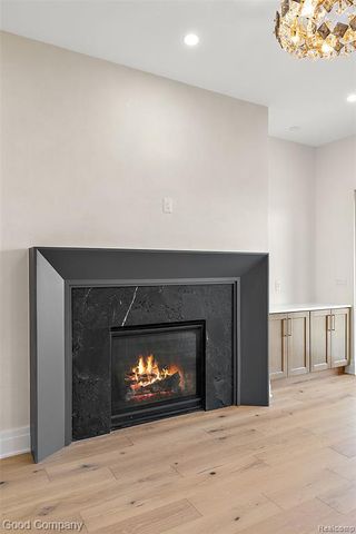 1228 W Windemere Avenue, Royal Oak, MI 48073