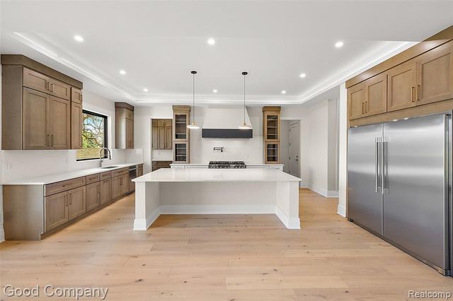 1228 W Windemere Avenue, Royal Oak, MI 48073