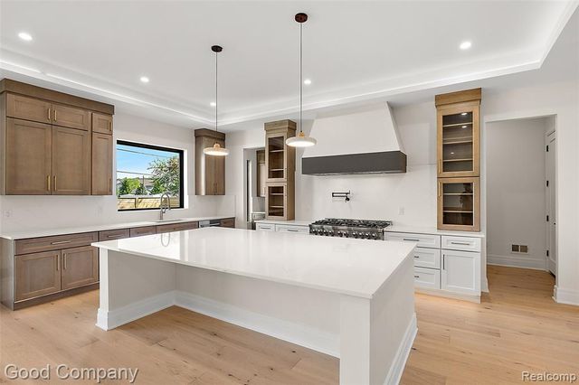 1228 W Windemere Avenue, Royal Oak, MI 48073