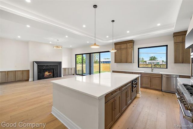 1228 W Windemere Avenue, Royal Oak, MI 48073
