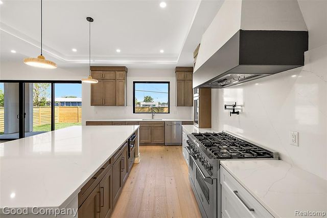 1228 W Windemere Avenue, Royal Oak, MI 48073