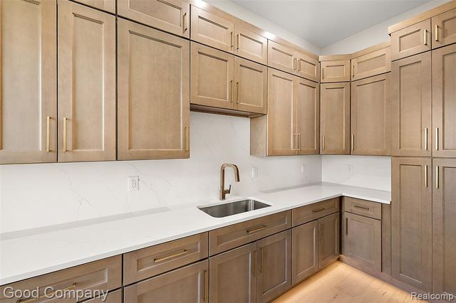 1228 W Windemere Avenue, Royal Oak, MI 48073