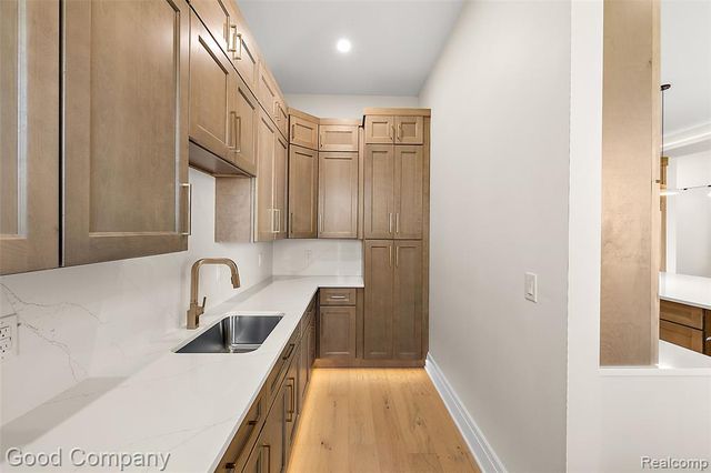 1228 W Windemere Avenue, Royal Oak, MI 48073