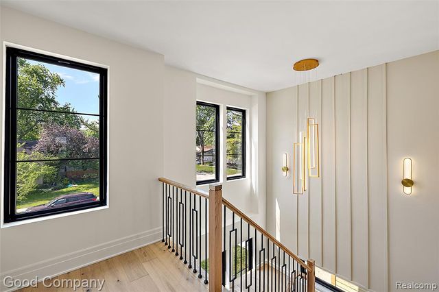 1228 W Windemere Avenue, Royal Oak, MI 48073