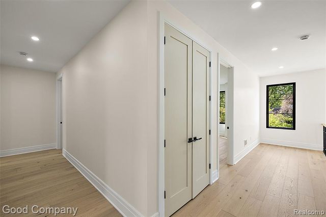 1228 W Windemere Avenue, Royal Oak, MI 48073