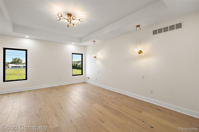 1228 W Windemere Avenue, Royal Oak, MI 48073