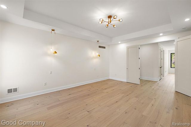 1228 W Windemere Avenue, Royal Oak, MI 48073