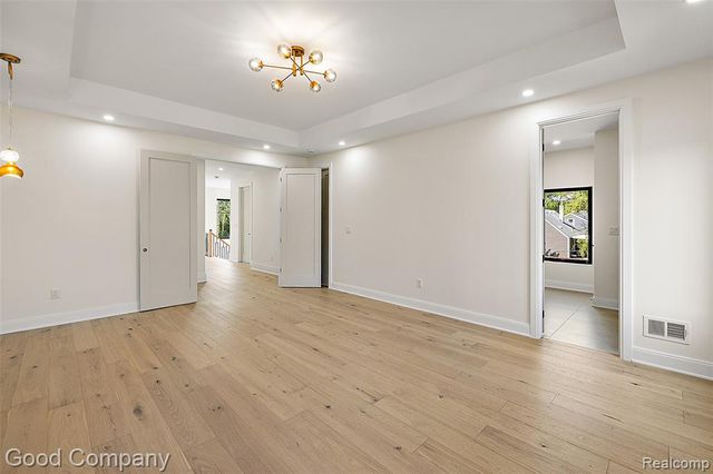1228 W Windemere Avenue, Royal Oak, MI 48073