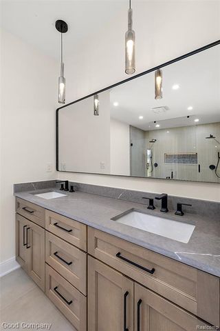 1228 W Windemere Avenue, Royal Oak, MI 48073