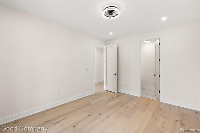 1228 W Windemere Avenue, Royal Oak, MI 48073