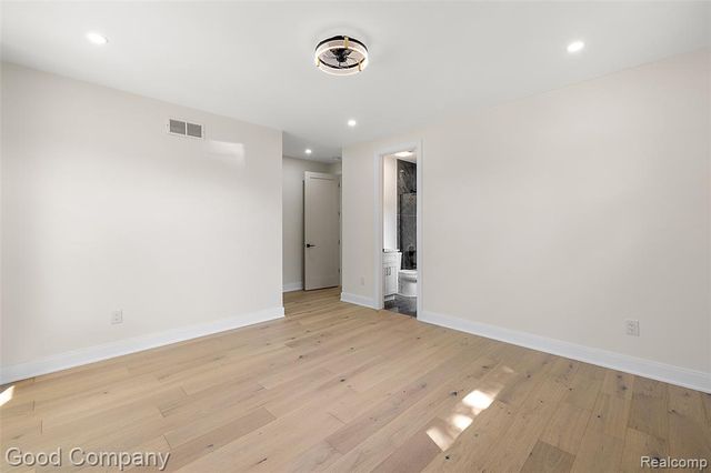 1228 W Windemere Avenue, Royal Oak, MI 48073