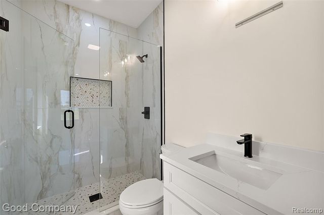 1228 W Windemere Avenue, Royal Oak, MI 48073