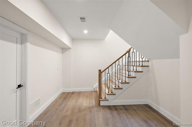 1228 W Windemere Avenue, Royal Oak, MI 48073