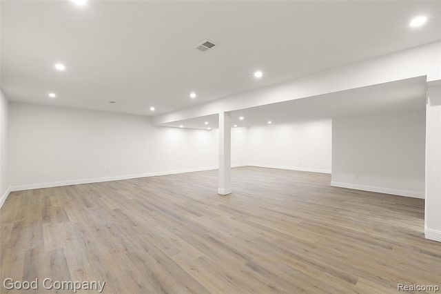 1228 W Windemere Avenue, Royal Oak, MI 48073
