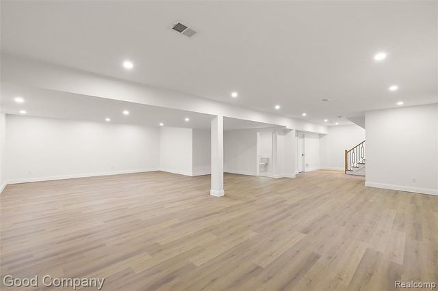 1228 W Windemere Avenue, Royal Oak, MI 48073