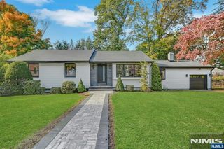 516 Harriet Place, Franklin Lakes, NJ 07417