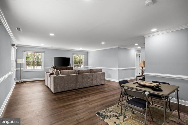 16 CREEKVIEW RD, Willingborough, NJ 08046
