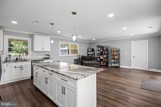 16 CREEKVIEW RD, Willingborough, NJ 08046