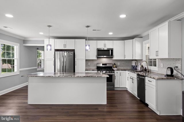 16 CREEKVIEW RD, Willingborough, NJ 08046