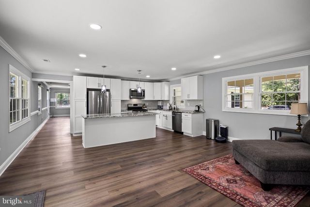 16 CREEKVIEW RD, Willingborough, NJ 08046