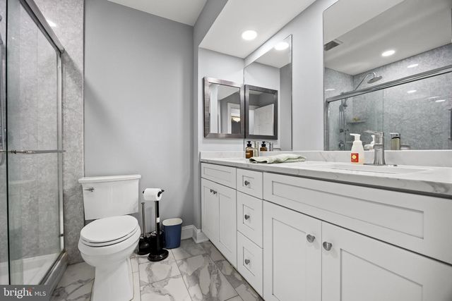 16 CREEKVIEW RD, Willingborough, NJ 08046