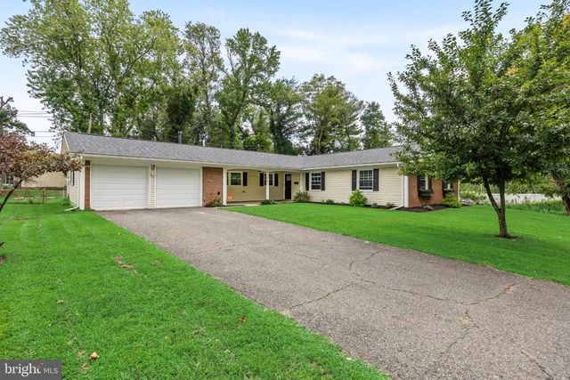 16 CREEKVIEW RD, Willingborough, NJ 08046