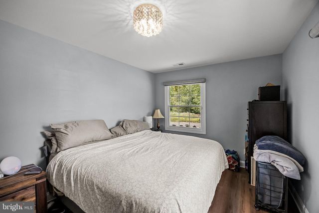 16 CREEKVIEW RD, Willingborough, NJ 08046