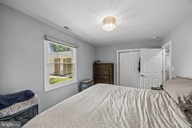 16 CREEKVIEW RD, Willingborough, NJ 08046