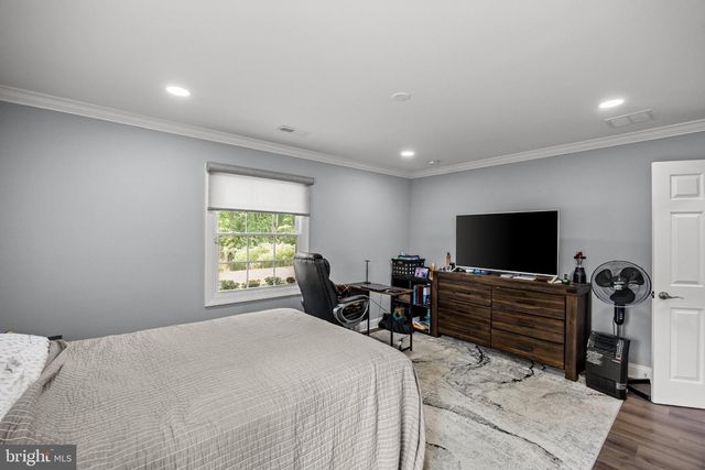 16 CREEKVIEW RD, Willingborough, NJ 08046