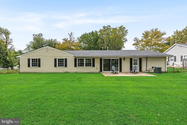 16 CREEKVIEW RD, Willingborough, NJ 08046