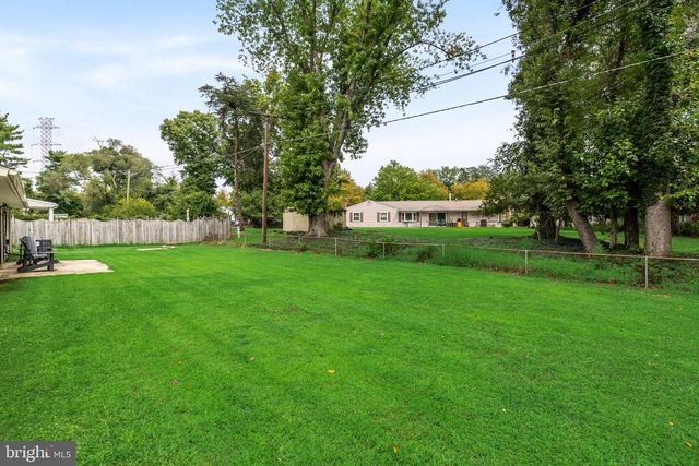 16 CREEKVIEW RD, Willingborough, NJ 08046
