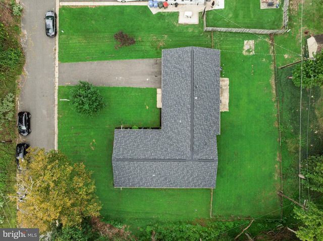 16 CREEKVIEW RD, Willingborough, NJ 08046