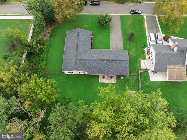 16 CREEKVIEW RD, Willingborough, NJ 08046