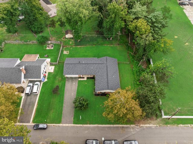 16 CREEKVIEW RD, Willingborough, NJ 08046