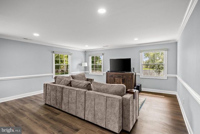 16 CREEKVIEW RD, Willingborough, NJ 08046