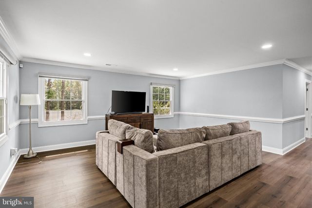 16 CREEKVIEW RD, Willingborough, NJ 08046