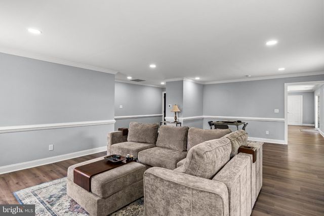 16 CREEKVIEW RD, Willingborough, NJ 08046