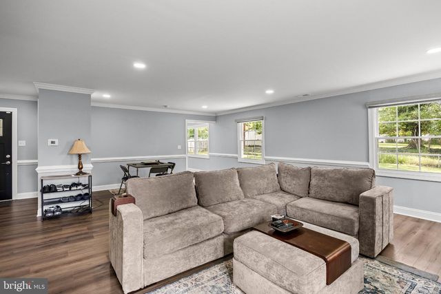 16 CREEKVIEW RD, Willingborough, NJ 08046
