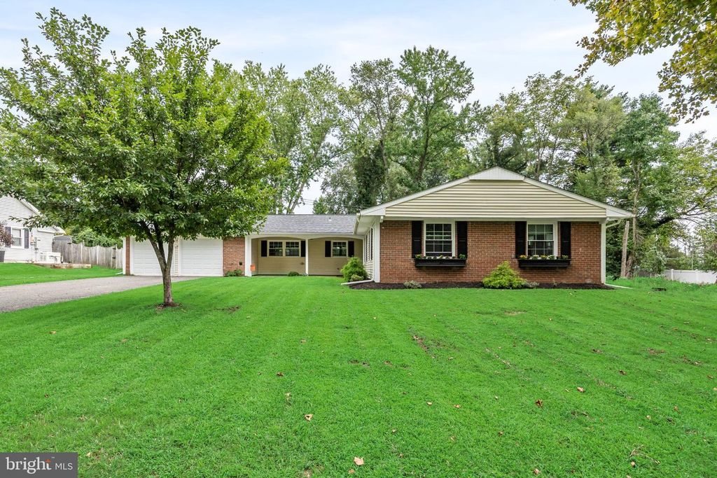 16 CREEKVIEW RD, Willingborough, NJ 08046