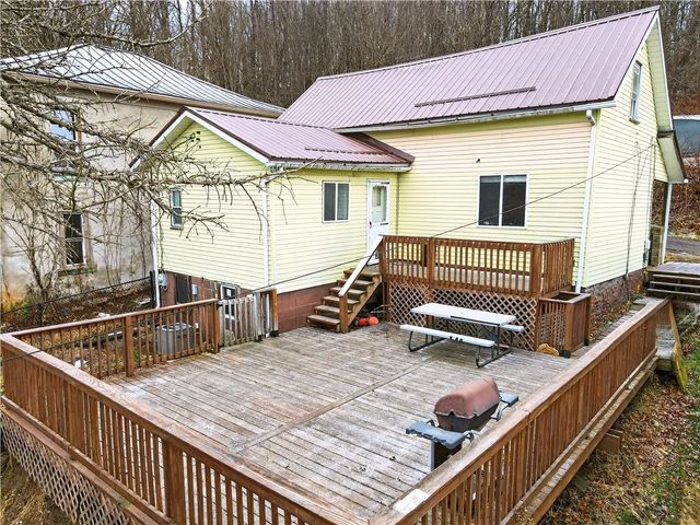 3308 N 32nd Ave, Pulaski Twp, PA 15066