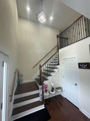 71 Penn Street, Lake Grove, NY 11755