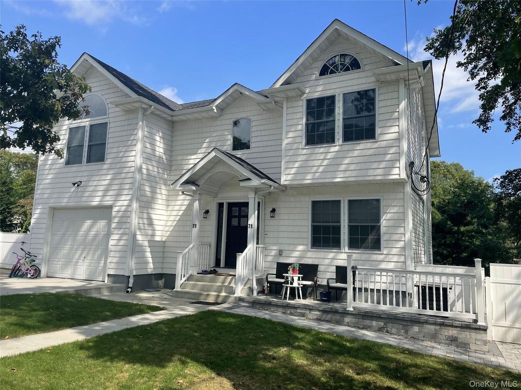 71 Penn Street, Lake Grove, NY 11755