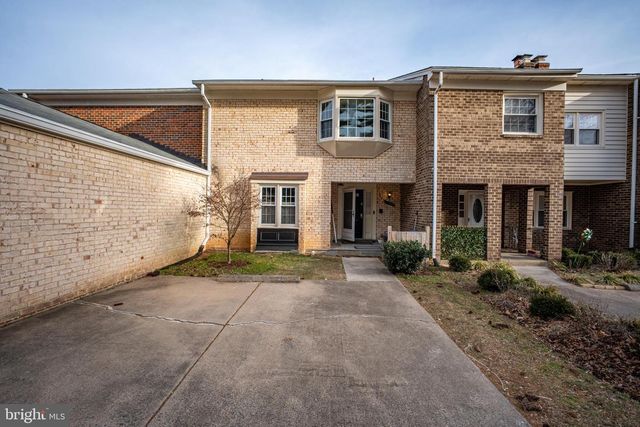 1103 MOOREFIELD HILL CT SW, Vienna, VA 22180