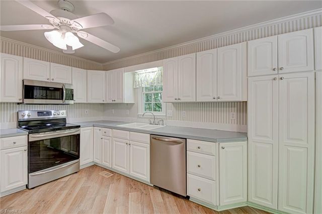 4005 Glenn Landing Drive, Winston-salem, NC 27107