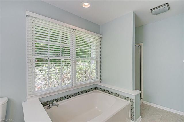 4005 Glenn Landing Drive, Winston-salem, NC 27107