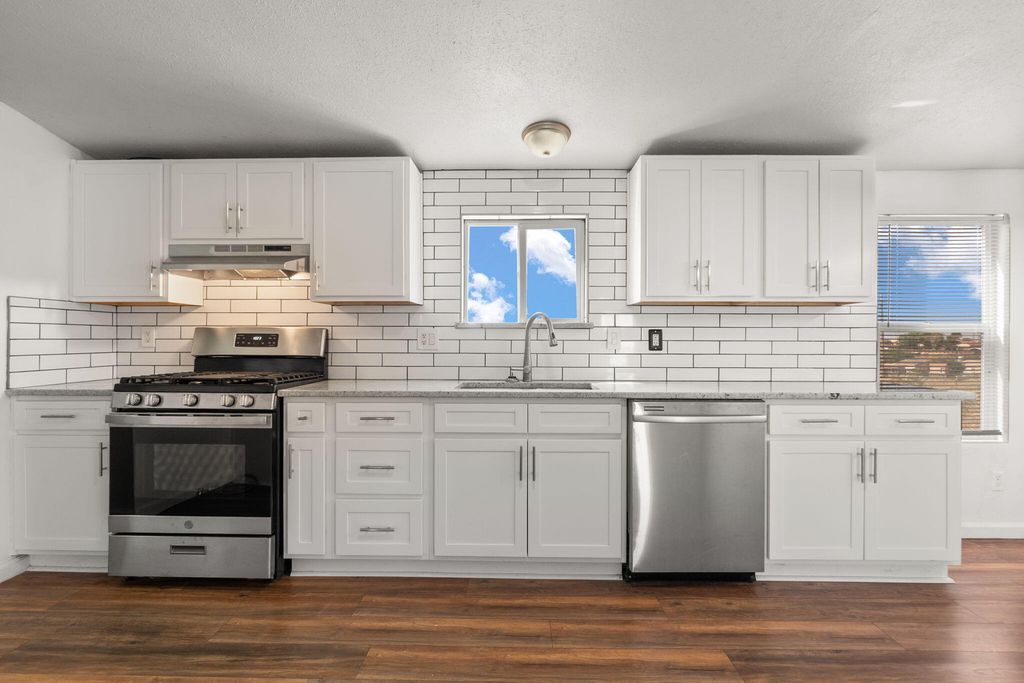 406 12TH Avenue NW, Rio Rancho, NM 87124