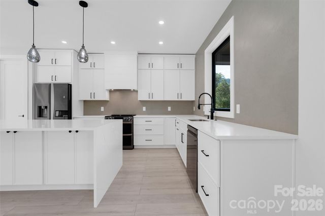 4 Tremorra Trail, Leicester, NC 28748