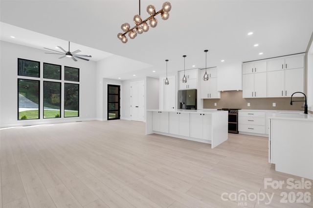 4 Tremorra Trail, Leicester, NC 28748