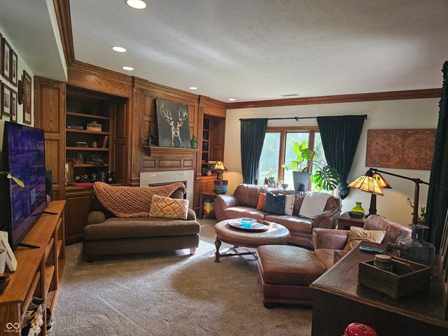 8423 Mud Creek Road, Indianapolis, IN 46256