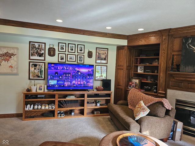 8423 Mud Creek Road, Indianapolis, IN 46256